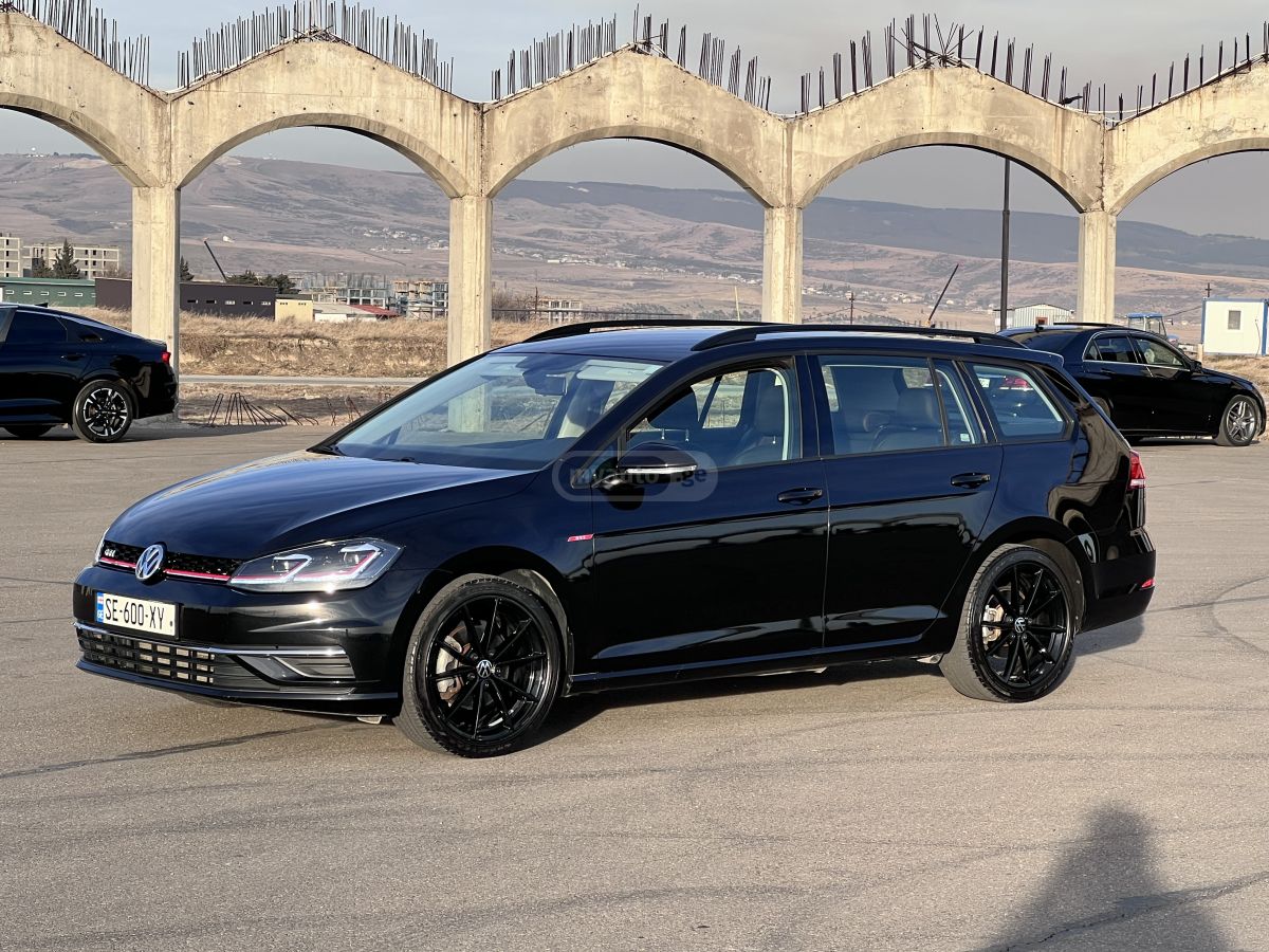 Volkswagen Golf - фото 1