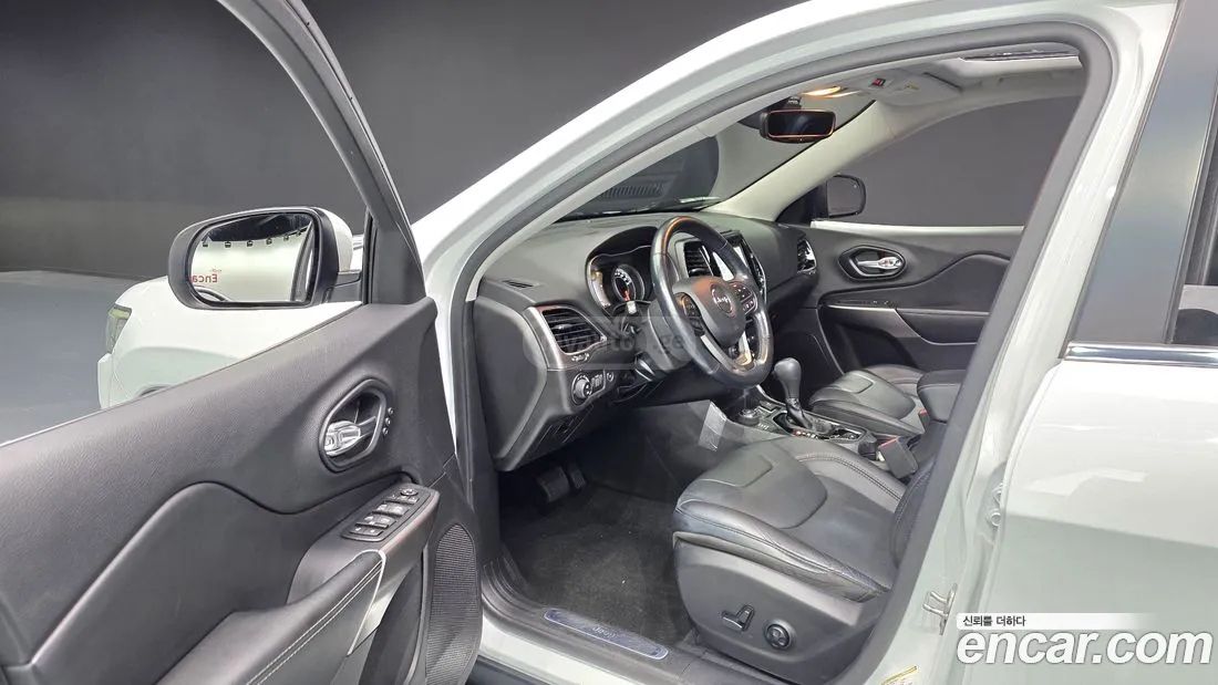 Jeep Cherokee - фото 8