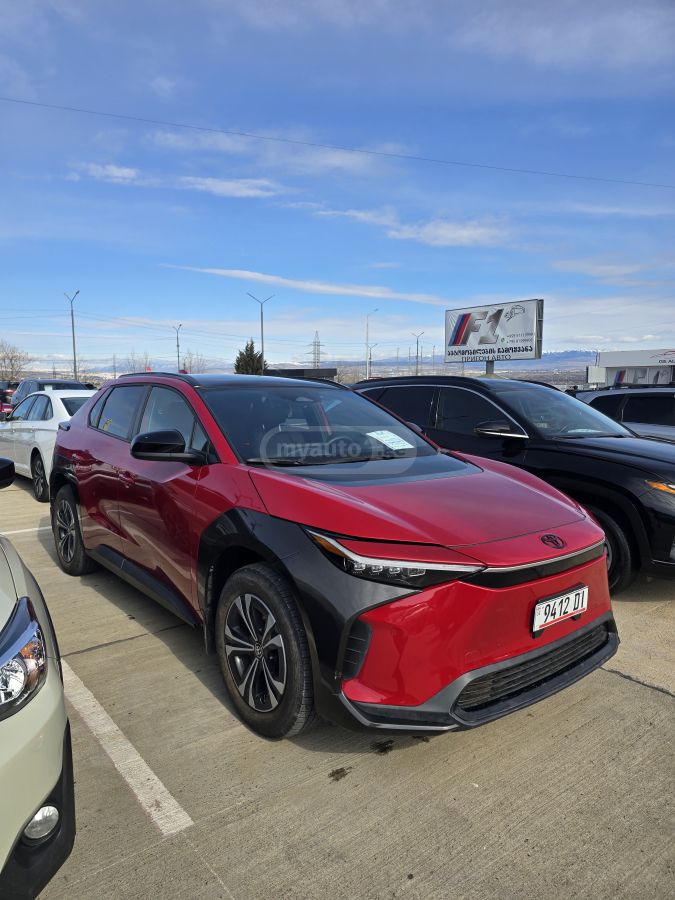 Toyota bZ4X - фото 1