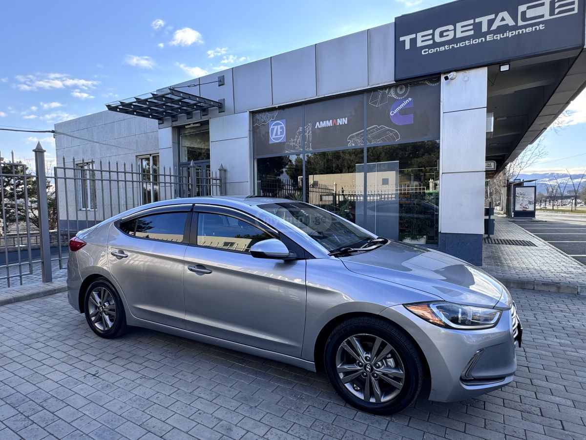 Hyundai Elantra - фото 4