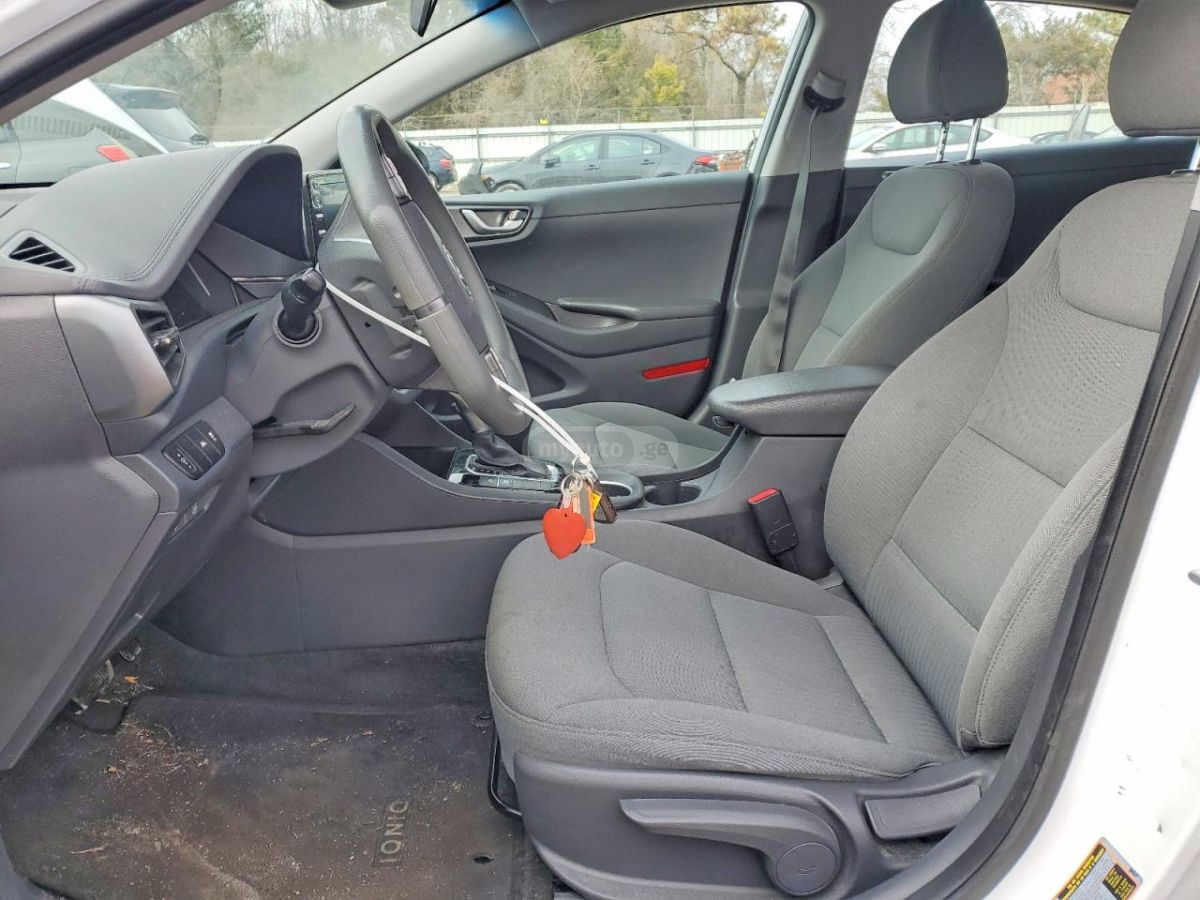 Hyundai Ioniq - фото 7