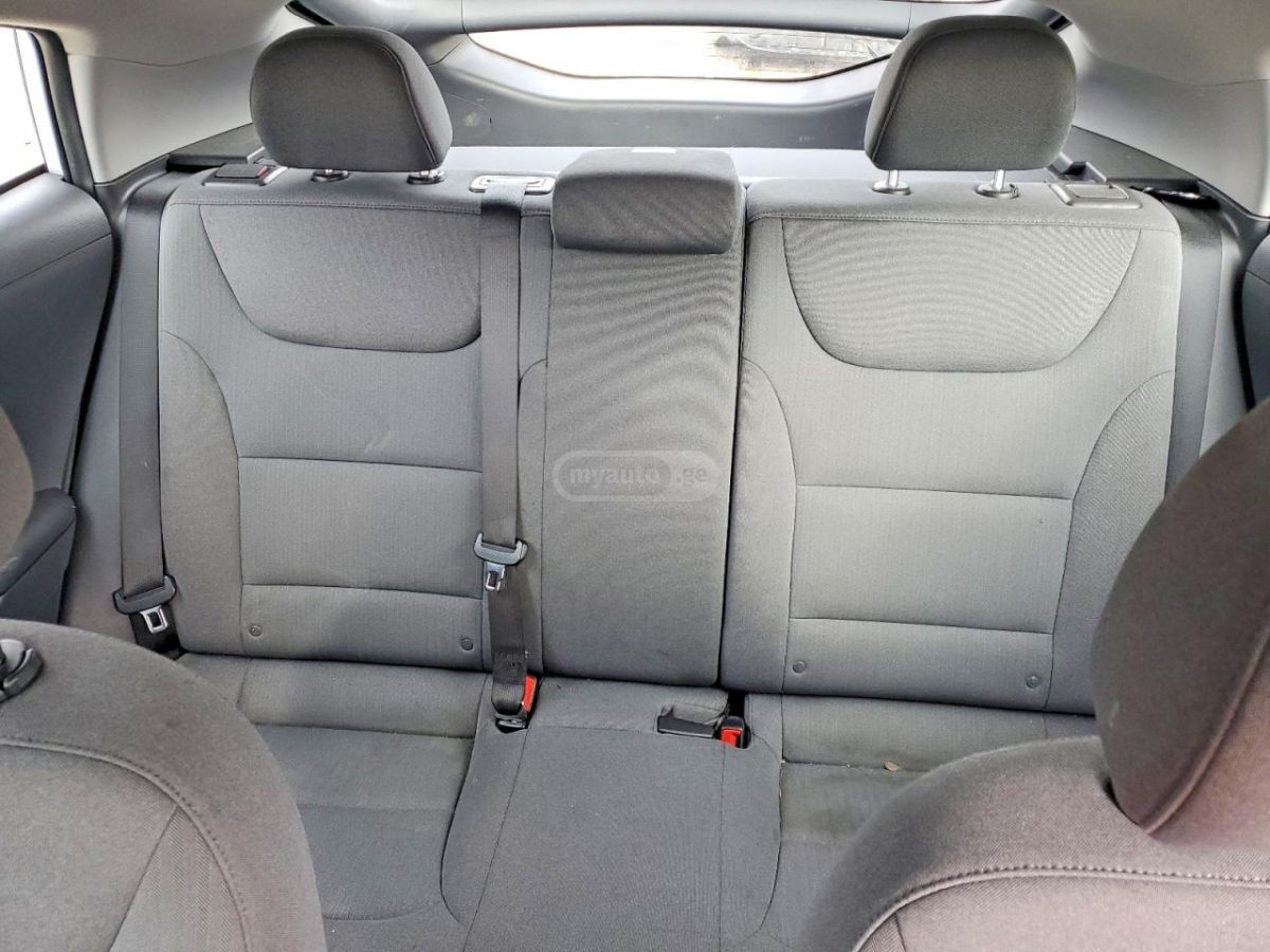 Hyundai Ioniq - фото 9