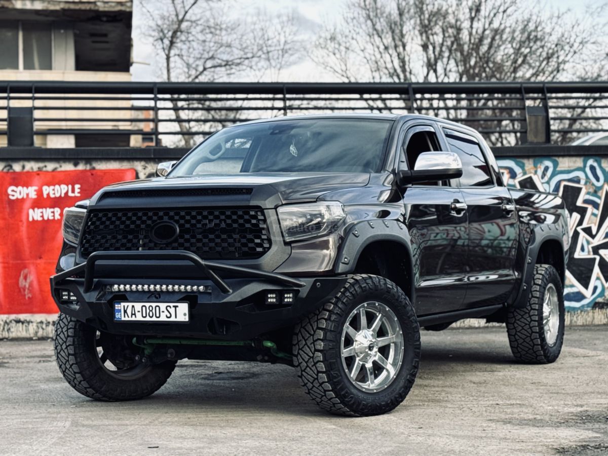Toyota Tundra - фото 1