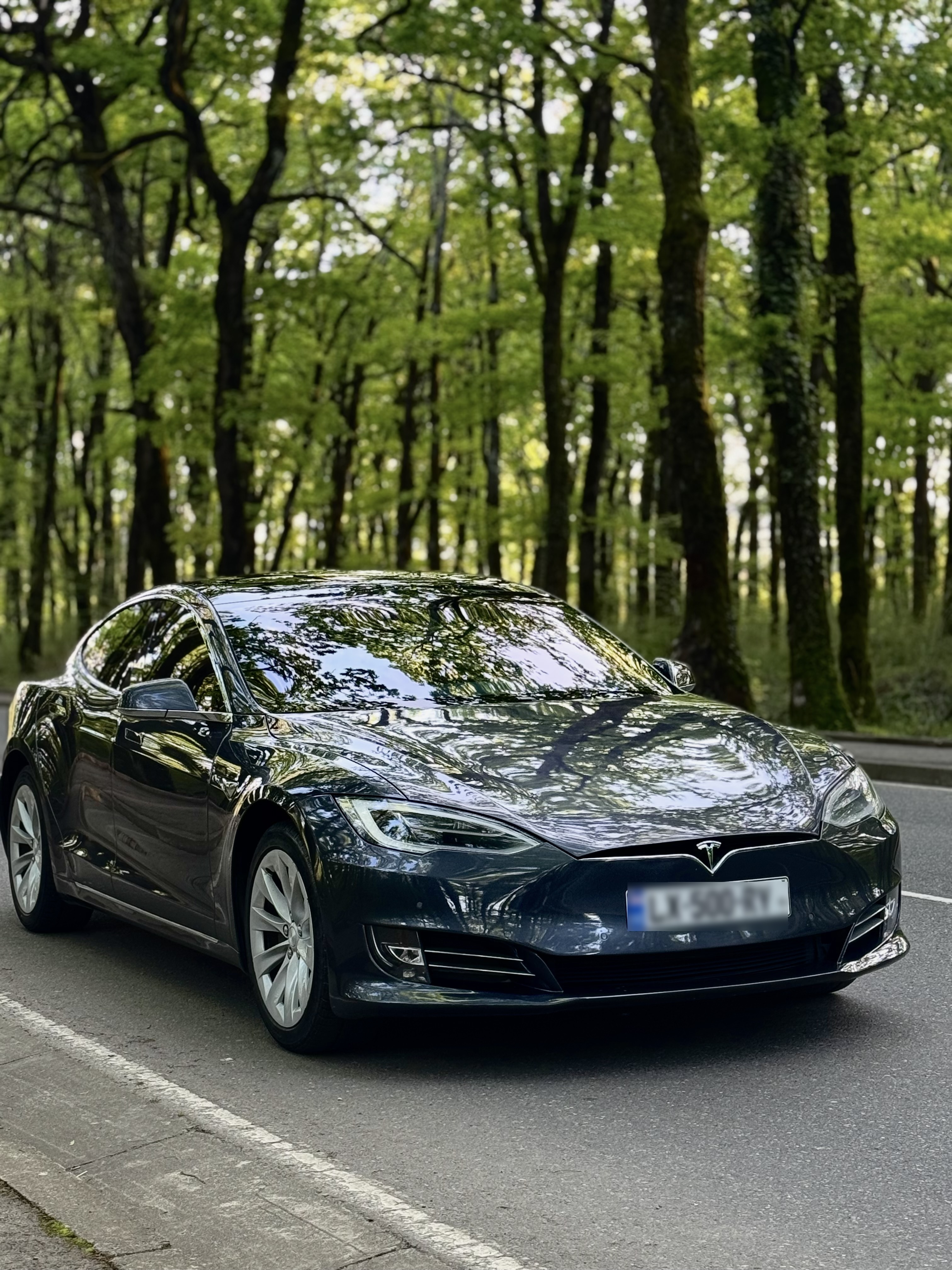 Tesla Model S - фото 1