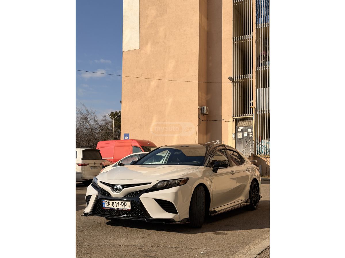Toyota Camry - фото 2