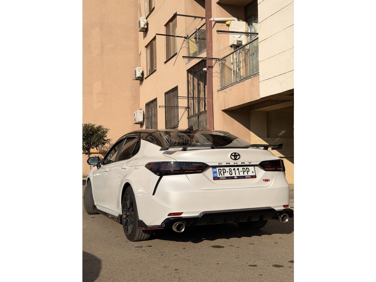 Toyota Camry - фото 3