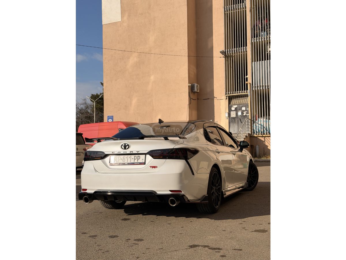 Toyota Camry - фото 4