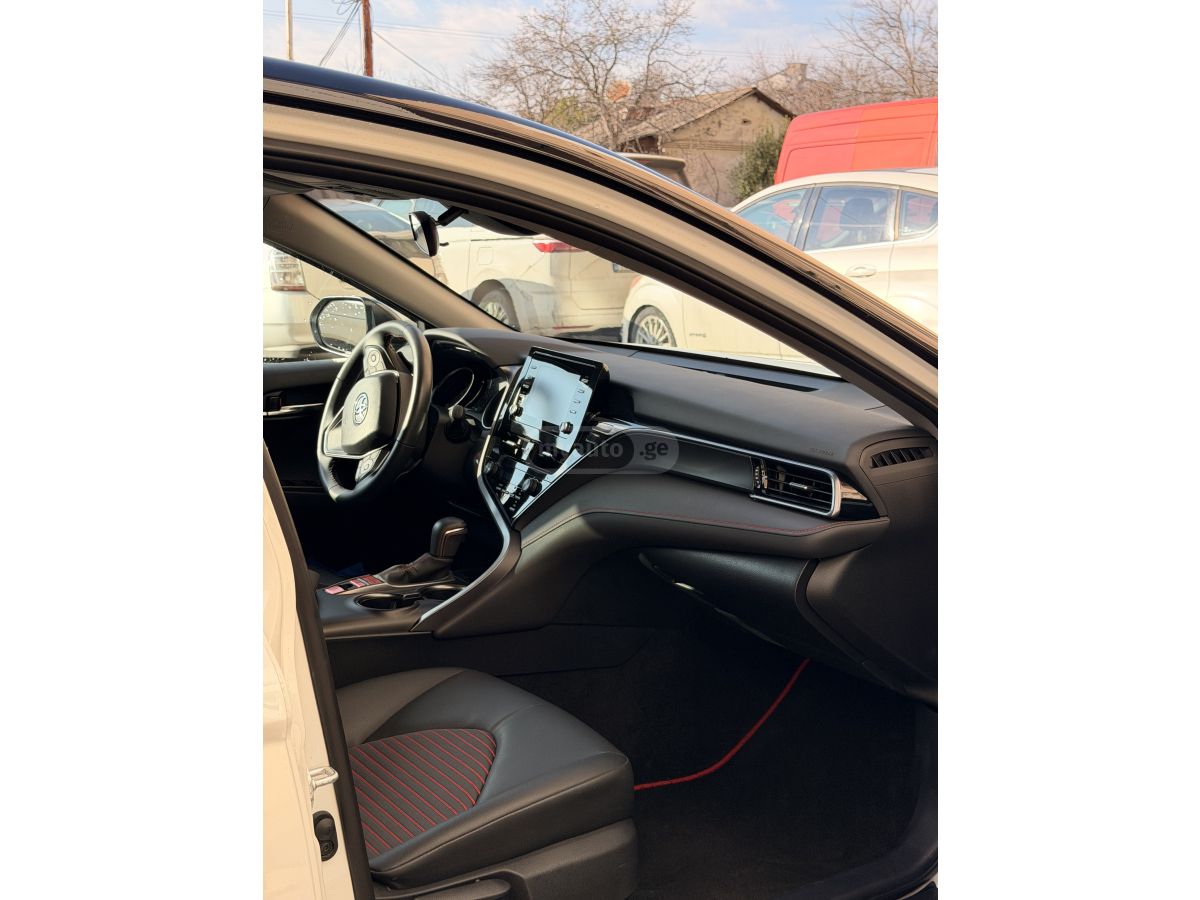 Toyota Camry - фото 5