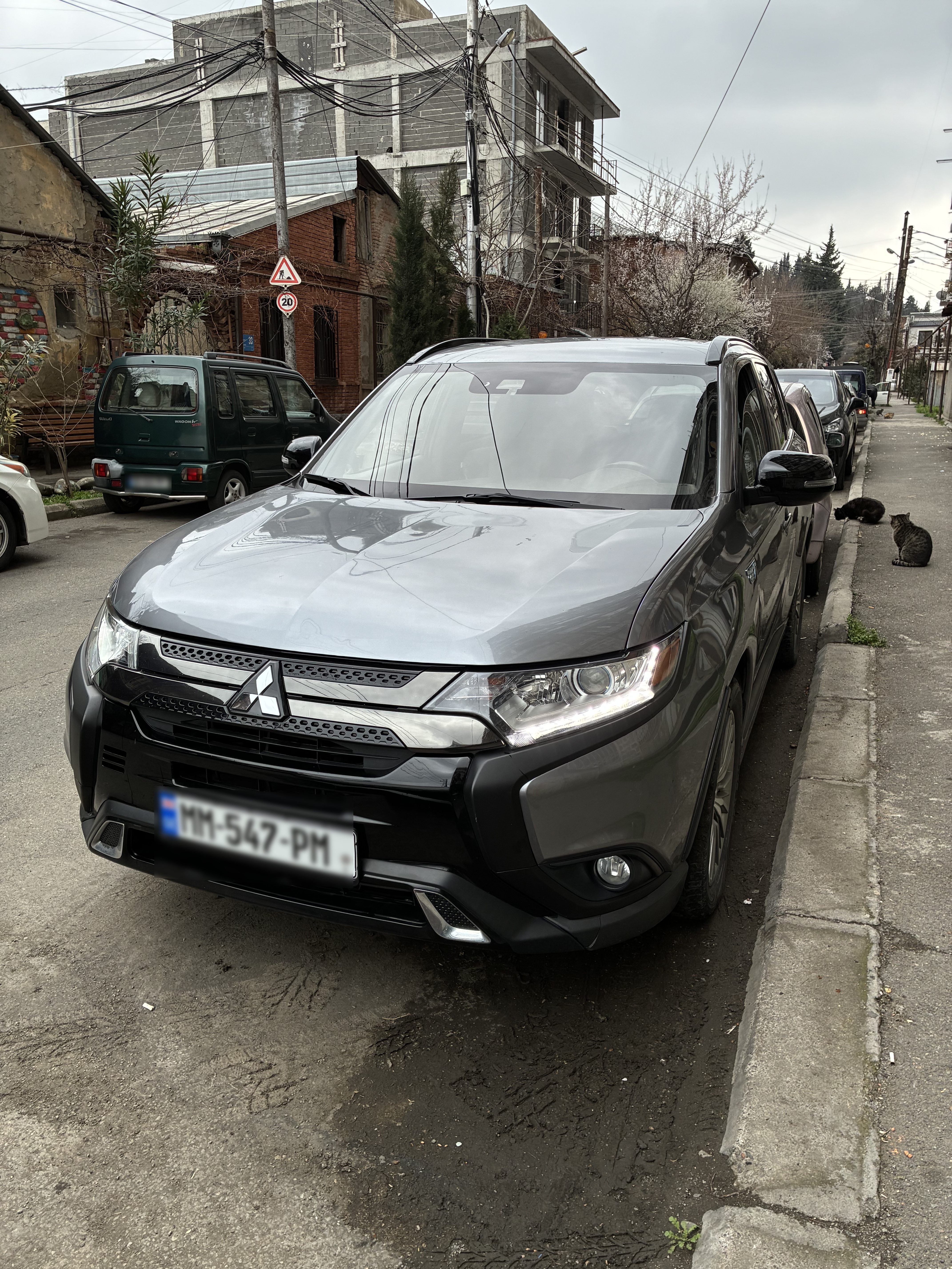 Mitsubishi Outlander - фото 1