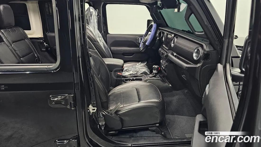 Jeep Wrangler - фото 11