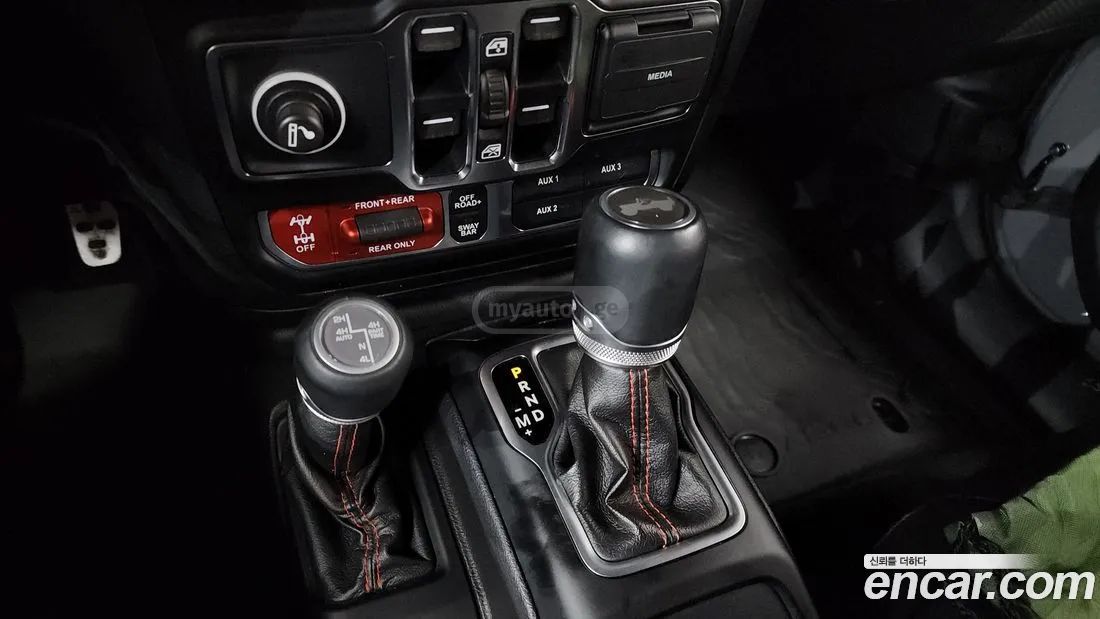 Jeep Wrangler - фото 9