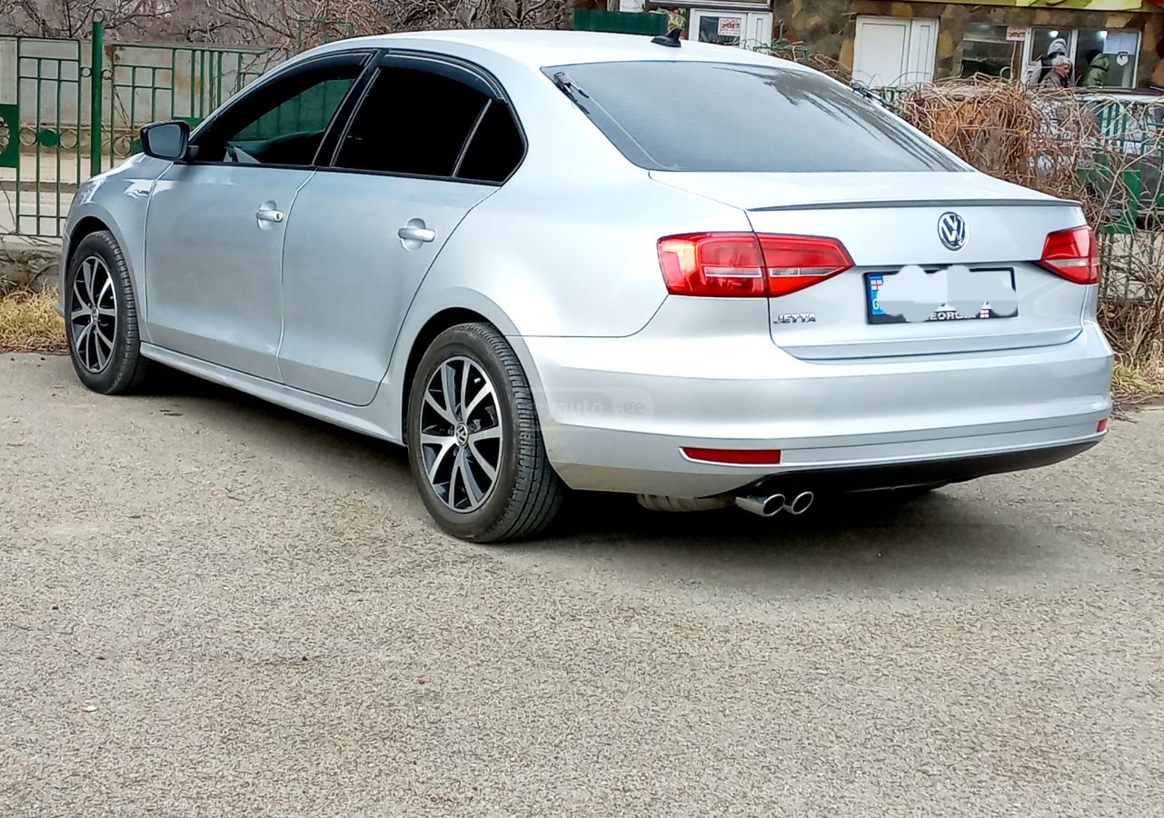 Volkswagen Jetta - фото 1