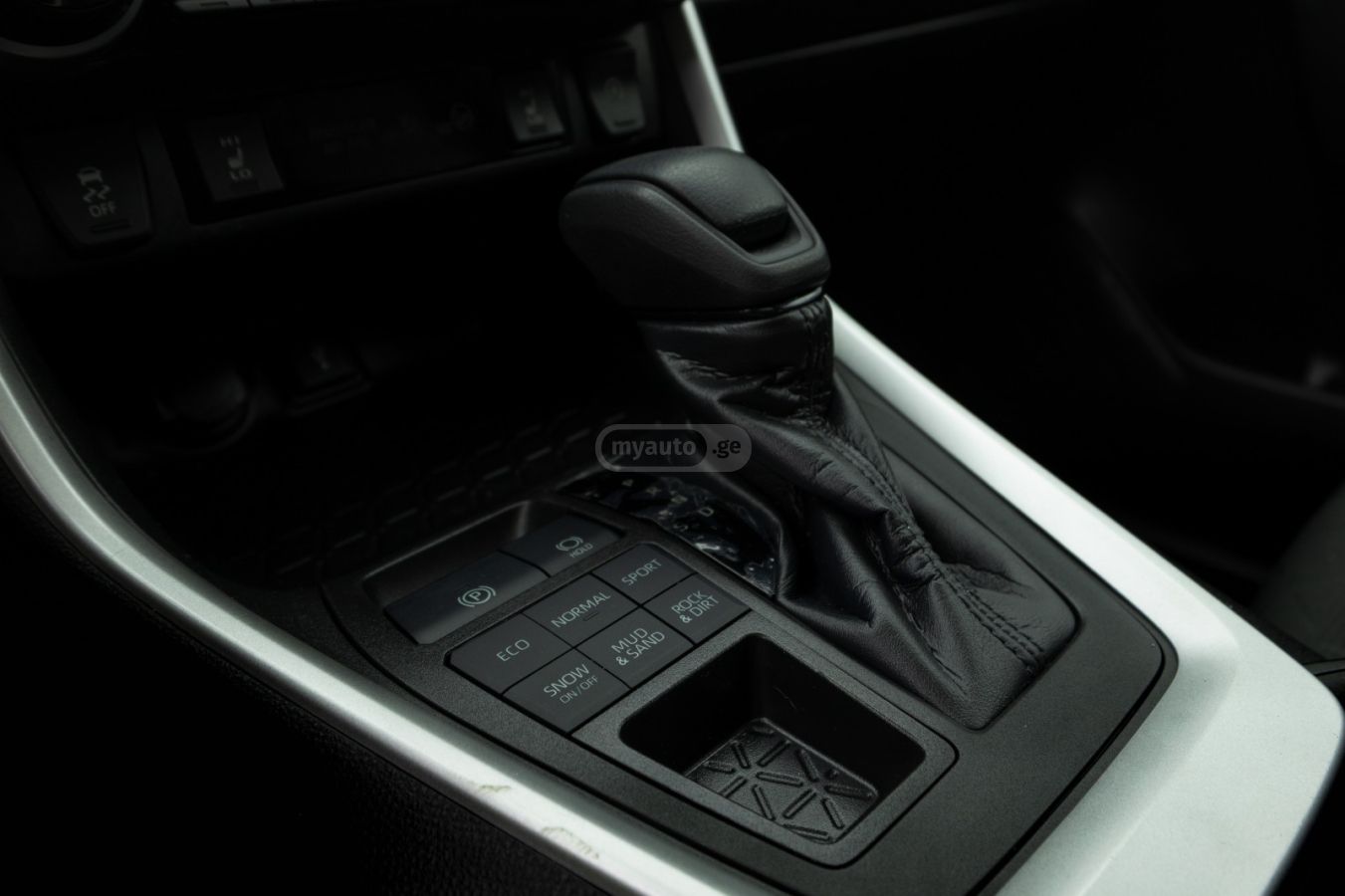 Toyota RAV 4 - фото 13