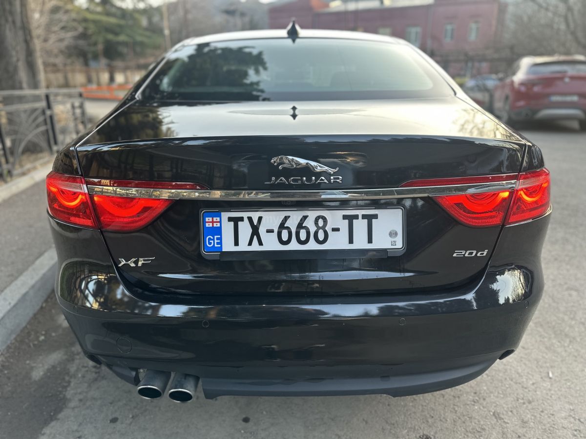 Jaguar XF - фото 10
