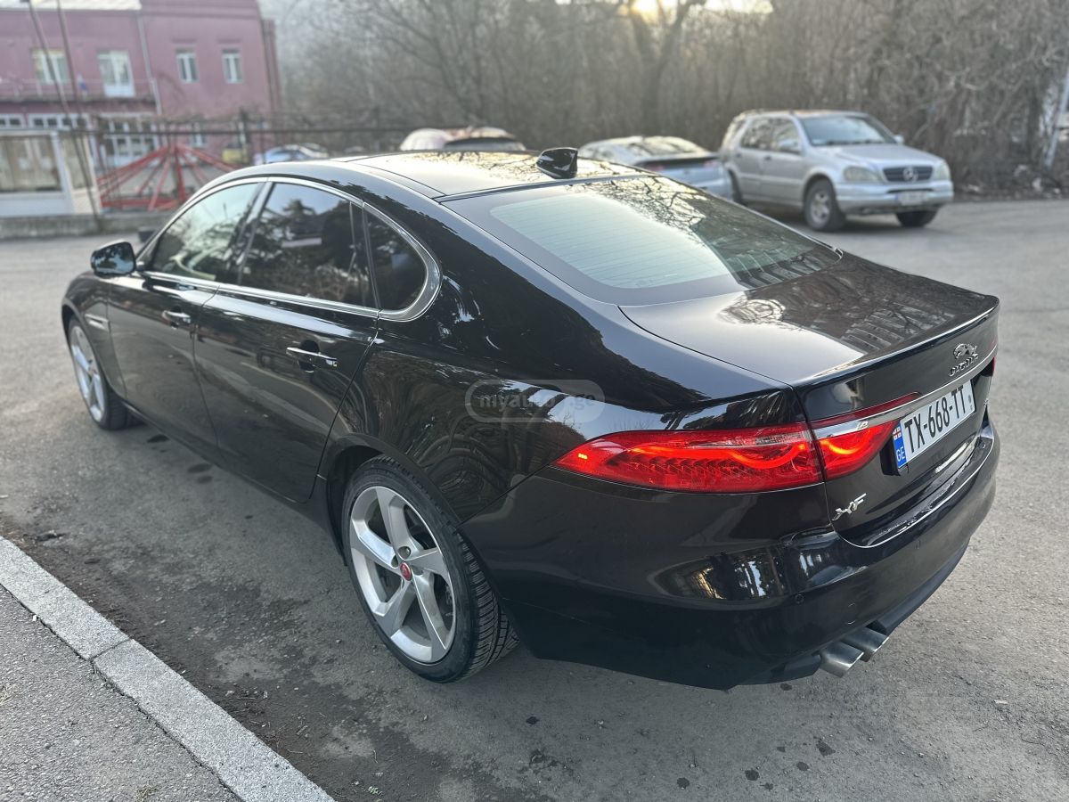 Jaguar XF - фото 11