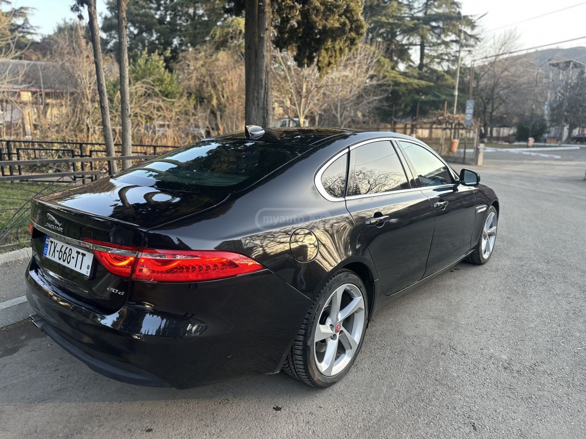 Jaguar XF - фото 4