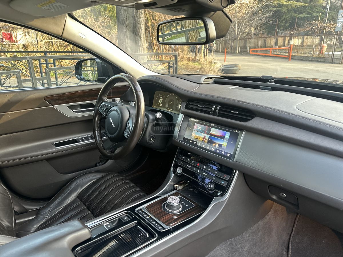Jaguar XF - фото 5