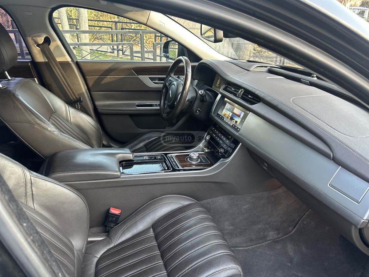 Jaguar XF - фото 6