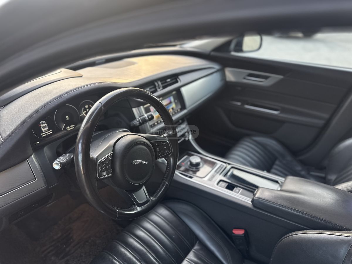 Jaguar XF - фото 7