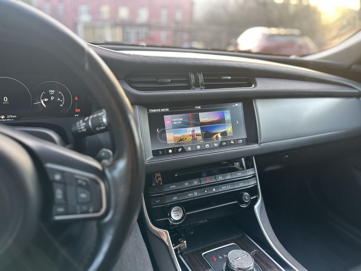 Jaguar XF - фото 9