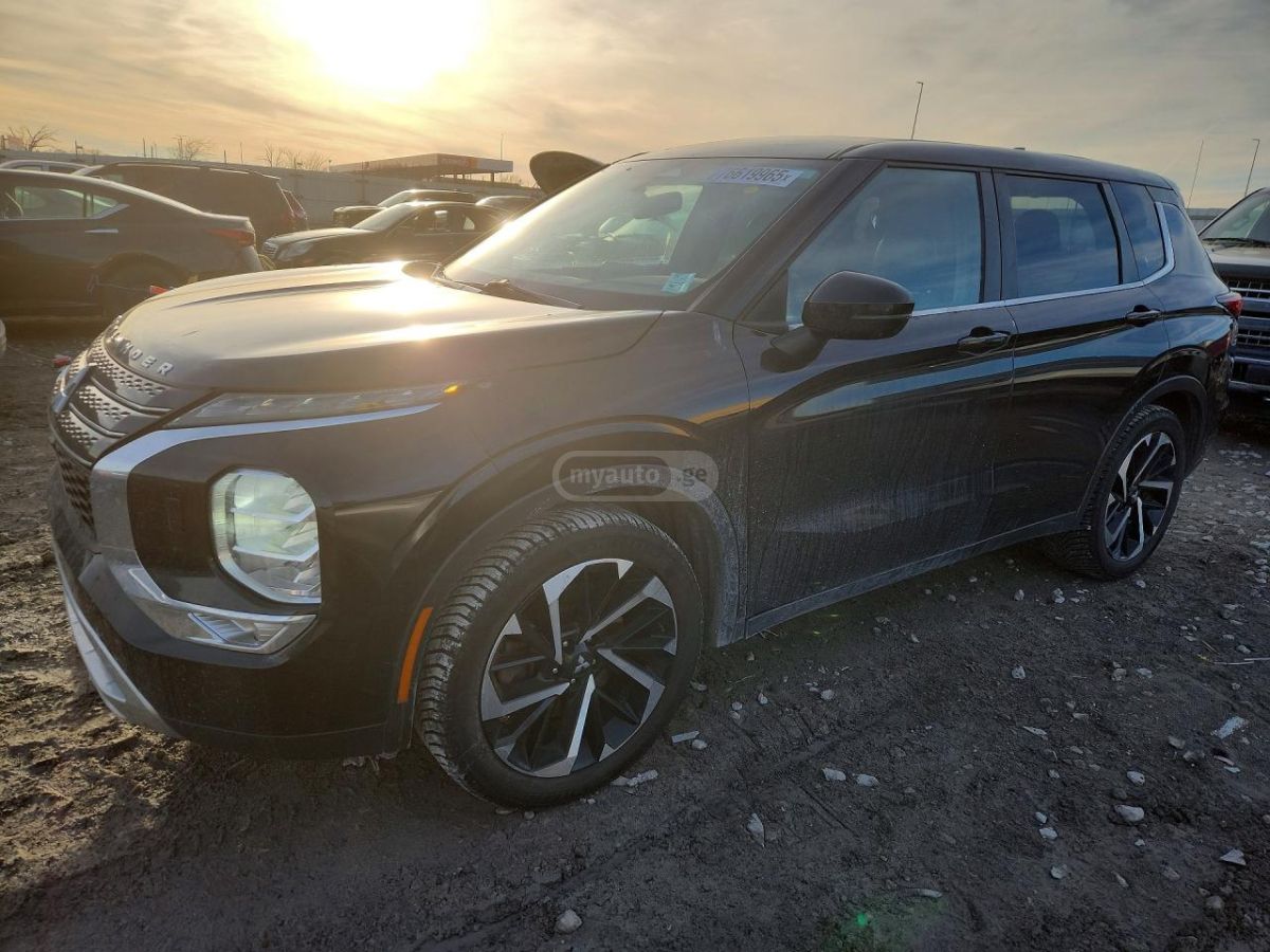 Mitsubishi Outlander - фото 1