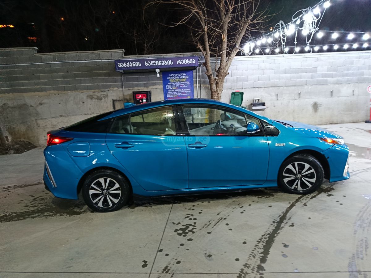 Toyota Prius Prime - фото 1