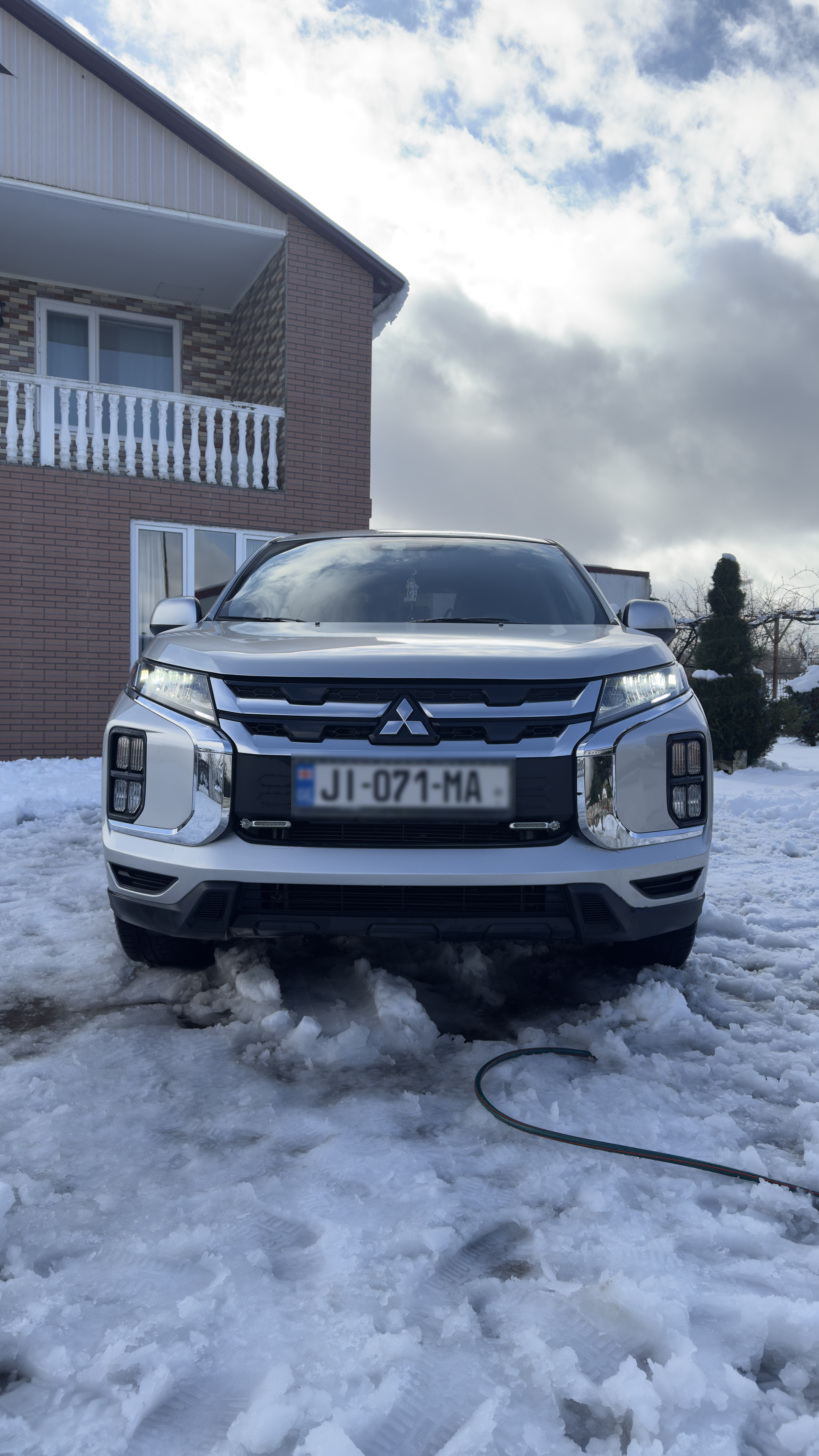 Mitsubishi Outlander Sport - фото 1