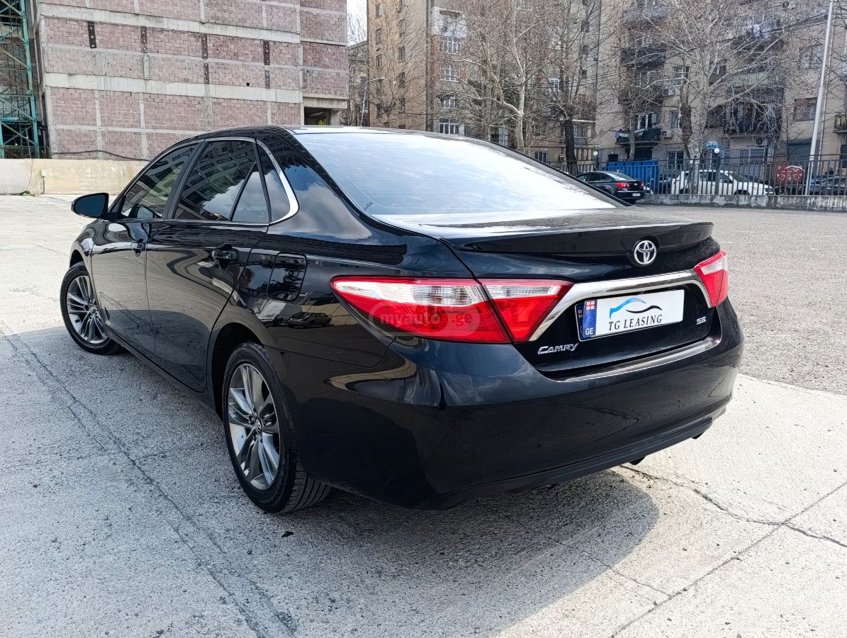 Toyota Camry - фото 2