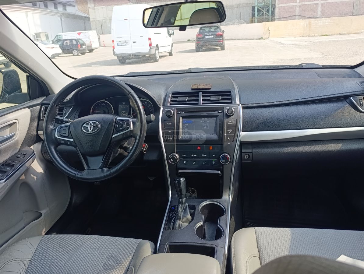 Toyota Camry - фото 6