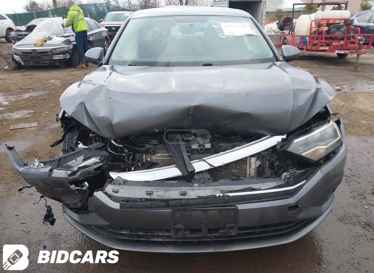 Volkswagen Jetta - фото 13