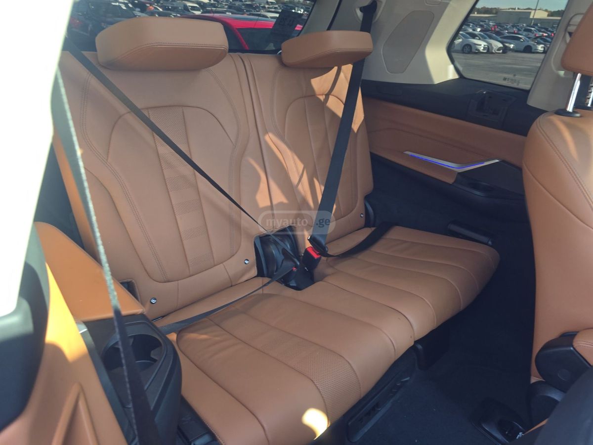BMW X7 - фото 9