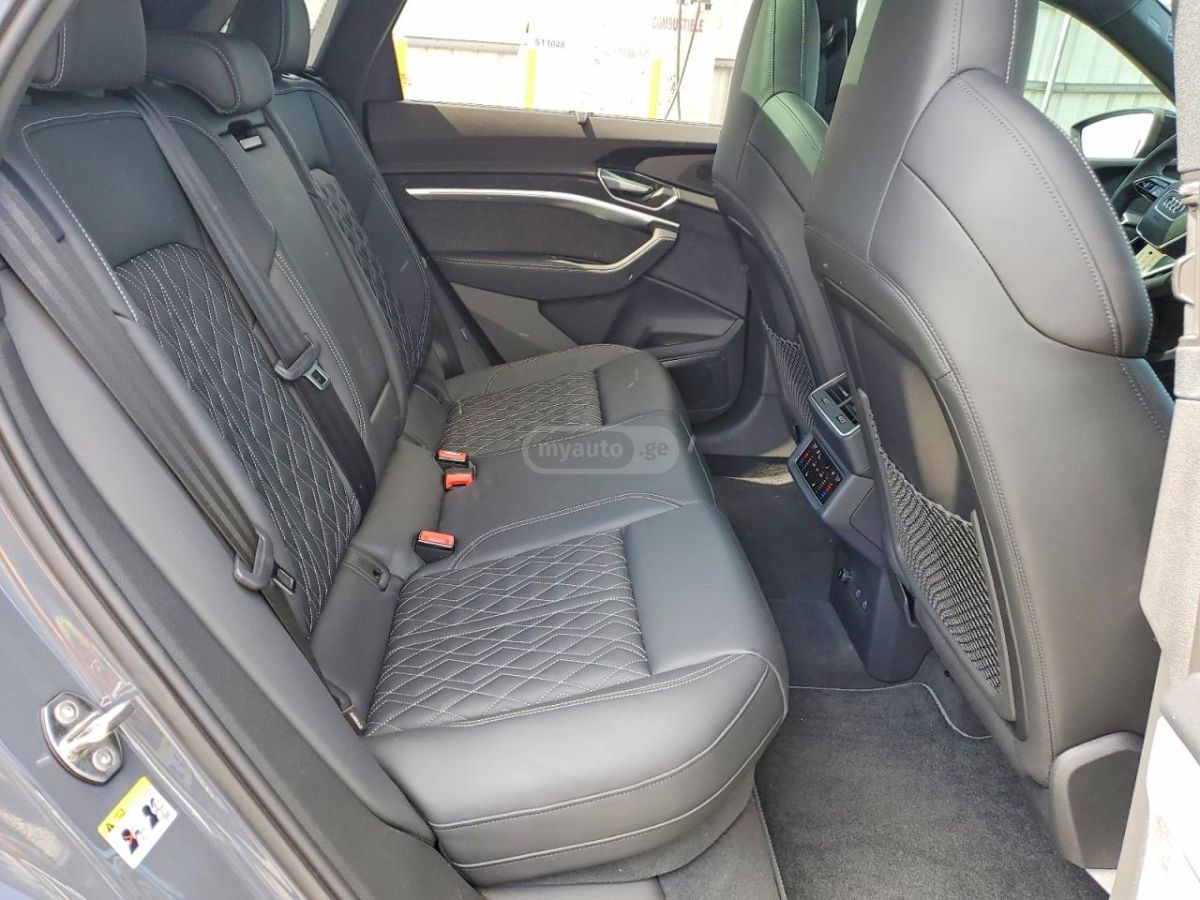 Audi SQ8 - фото 10