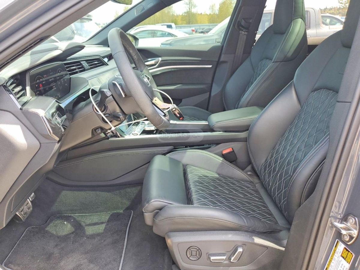Audi SQ8 - фото 7