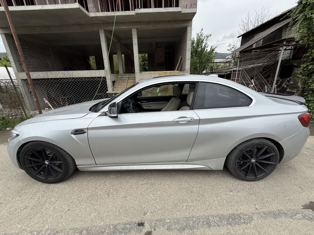 BMW 230i - фото 1
