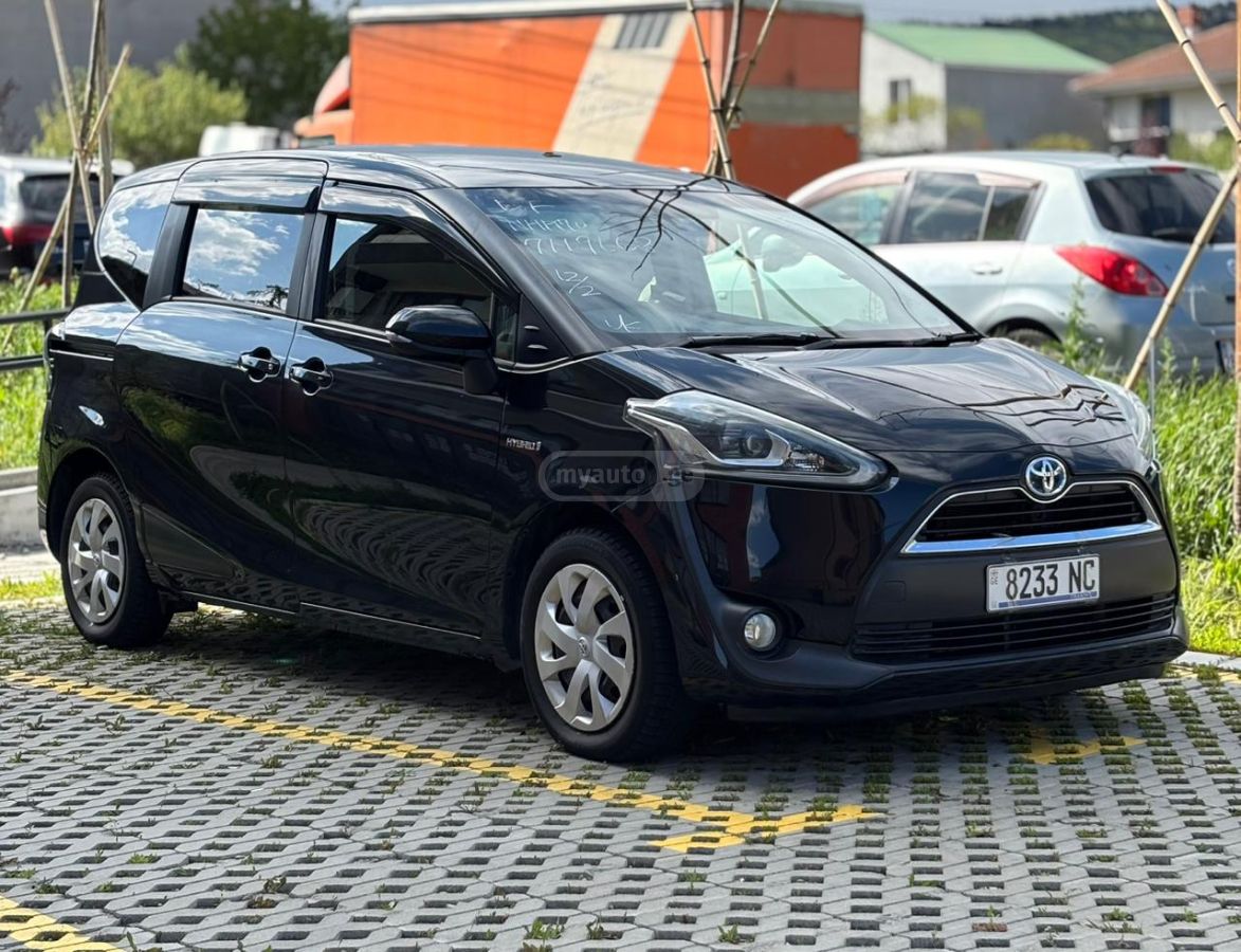 Toyota Sienta - фото 1