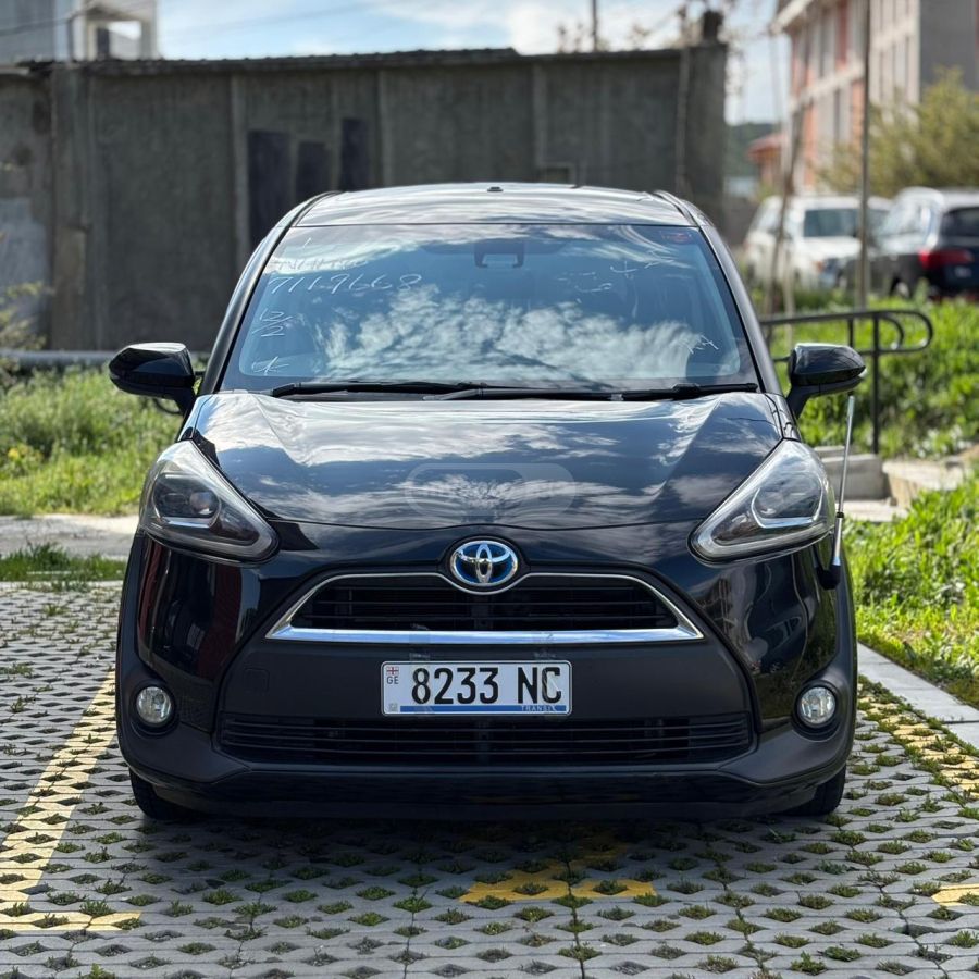 Toyota Sienta - фото 2