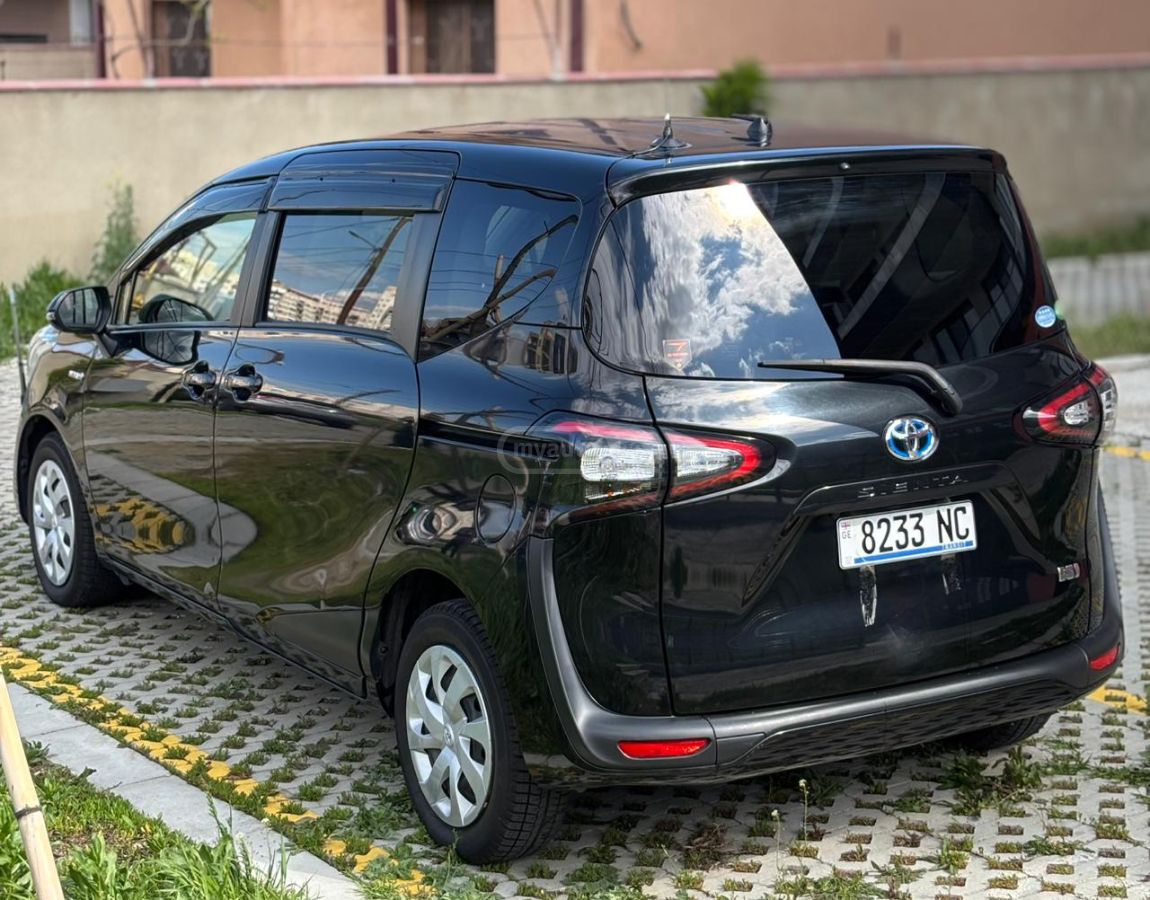 Toyota Sienta - фото 4