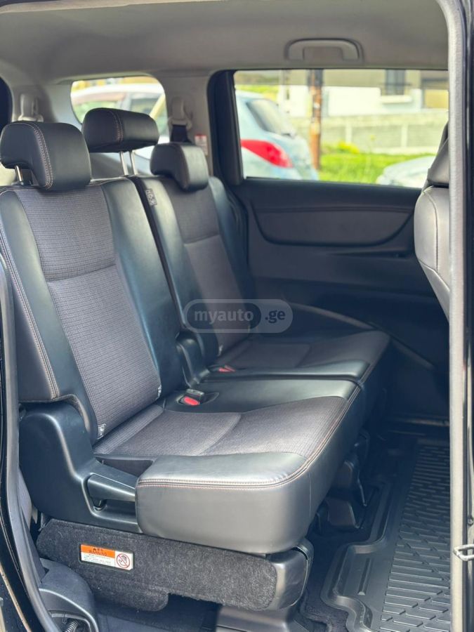 Toyota Sienta - фото 5
