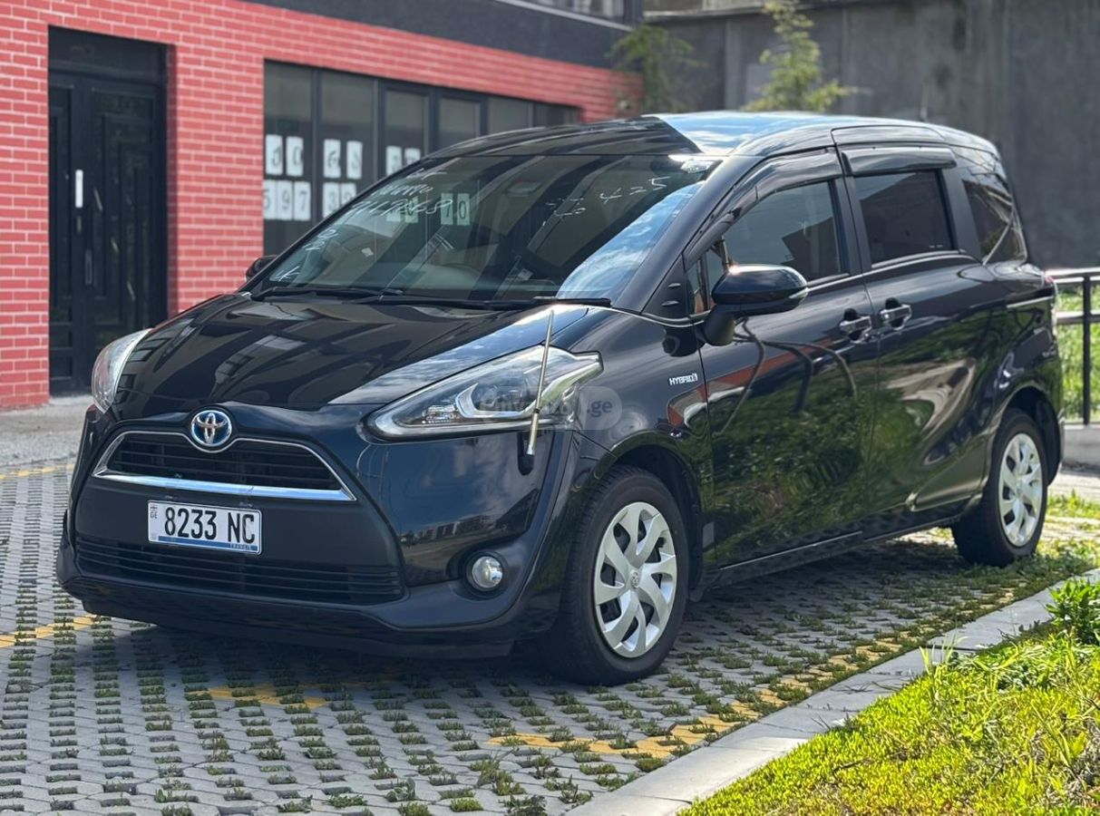 Toyota Sienta - фото 7