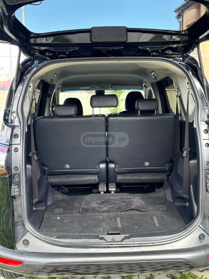 Toyota Sienta - фото 8