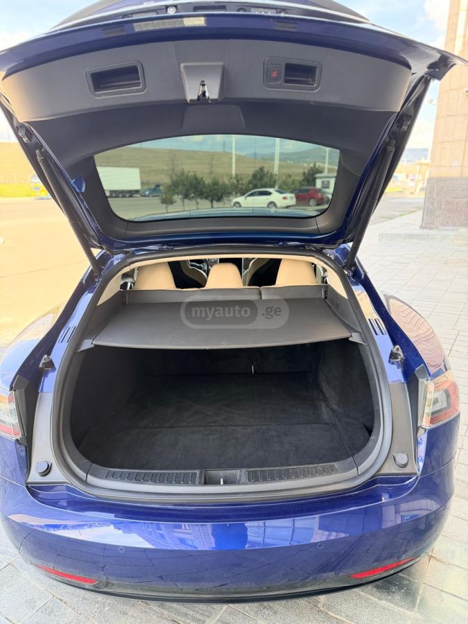Tesla Model S - фото 12