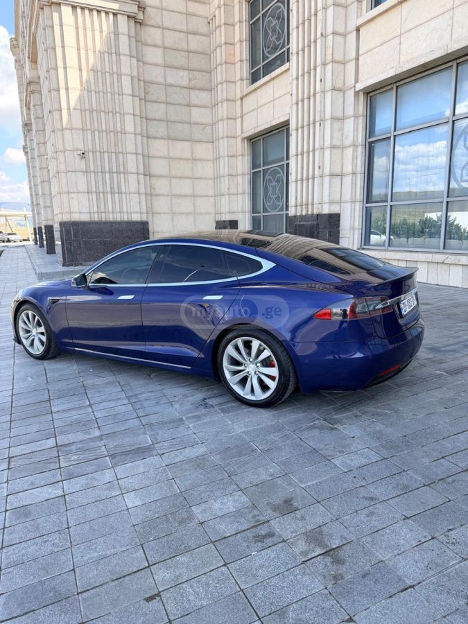 Tesla Model S - фото 7
