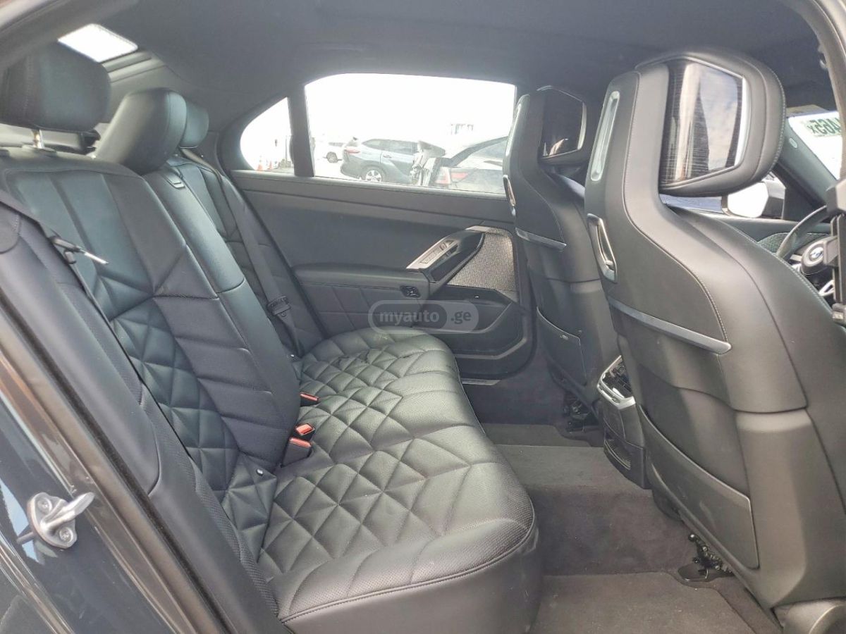 BMW 740 2023 — миниатюра 10