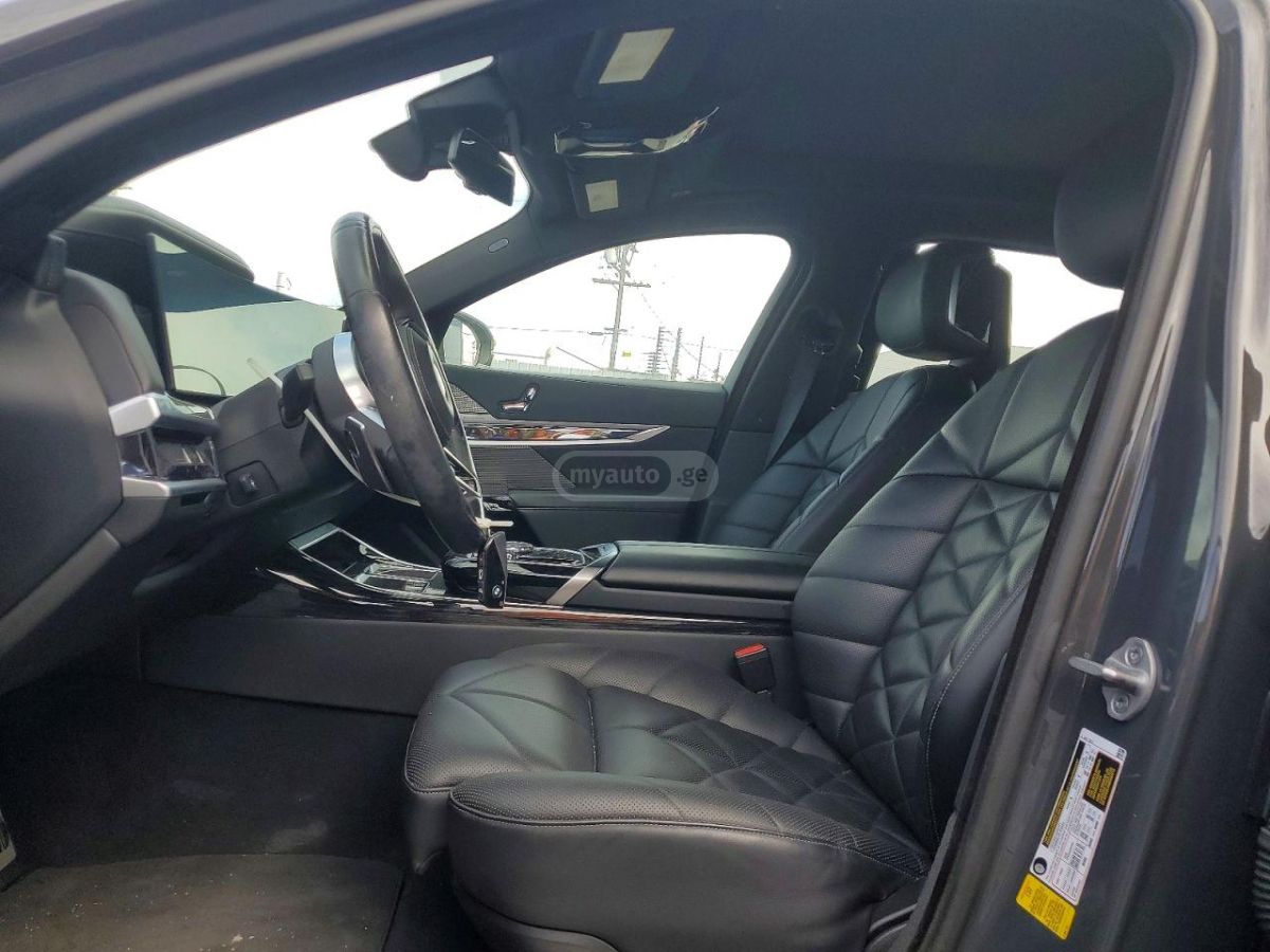 BMW 740 2023 — миниатюра 7