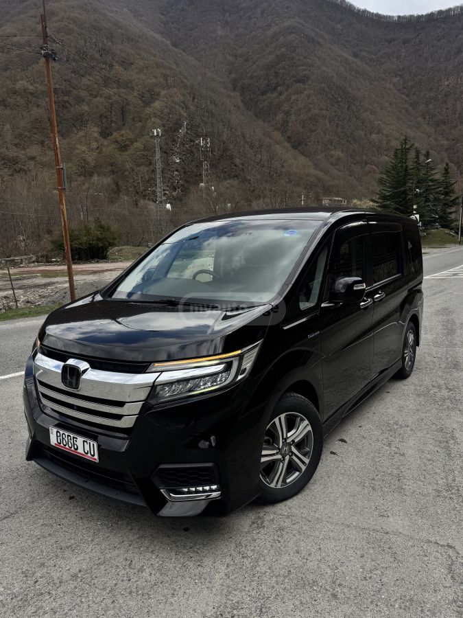 Honda Step Wagon - фото 2