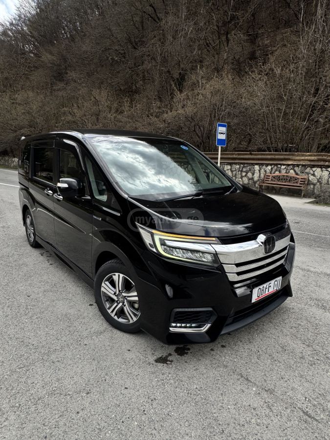 Honda Step Wagon - фото 3