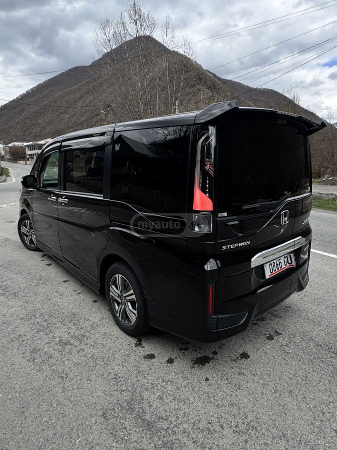 Honda Step Wagon - фото 5