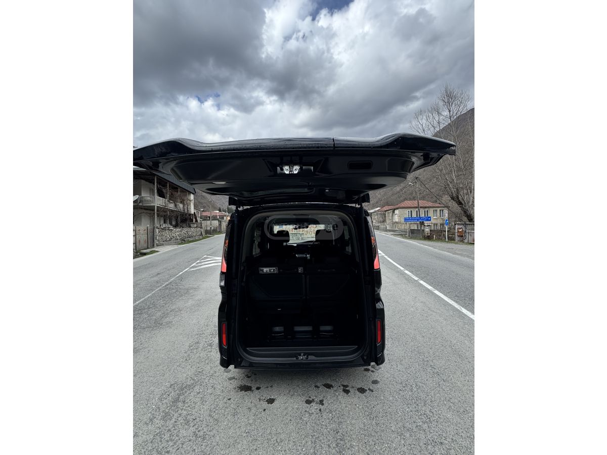 Honda Step Wagon - фото 7