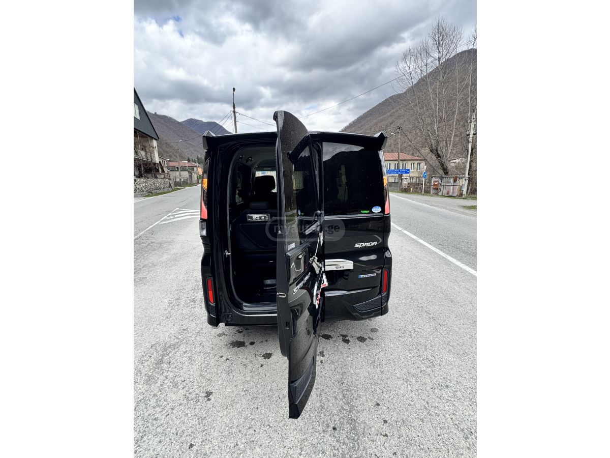 Honda Step Wagon - фото 8