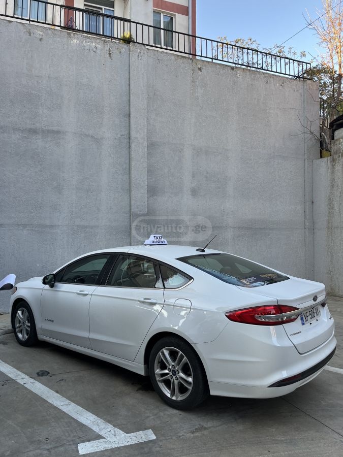 Ford Fusion - фото 1